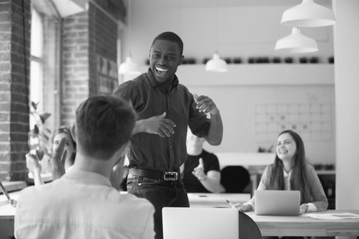 Sesión de seminario enfocada en claridad comunicativa